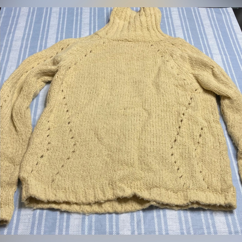 💛TODAY***$13***Fashion Bug truly vintage light yellow turtleneck sweater.